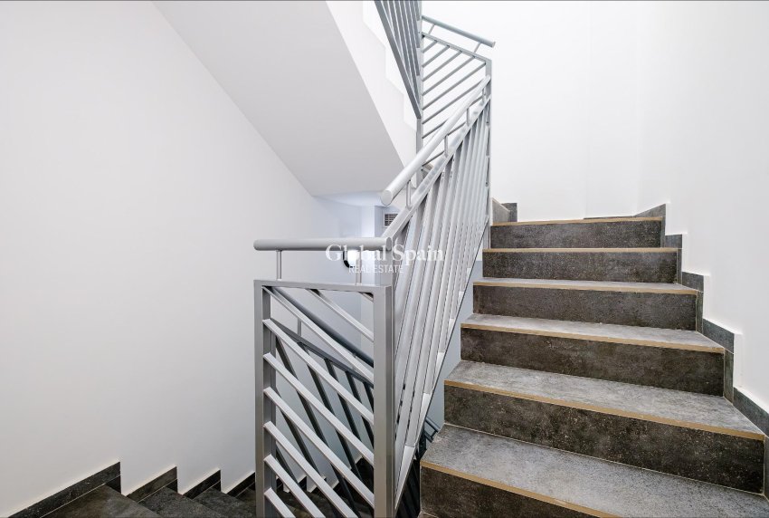 Revente - APPARTEMENT -
TORREVIEJA - Playa del Cura