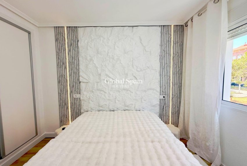 Revente - APPARTEMENT -
TORREVIEJA - Playa del Cura