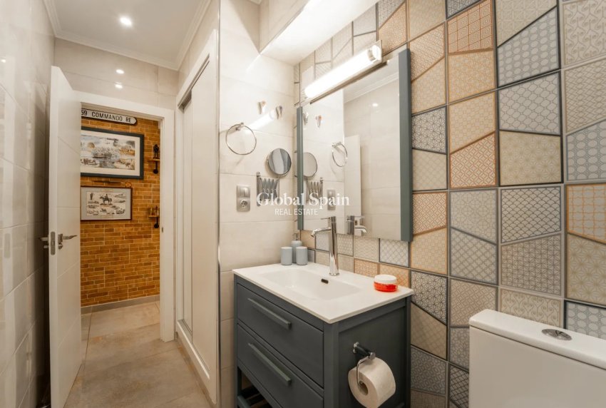 Revente - APPARTEMENT -
Torrevieja - Playa Del Cura