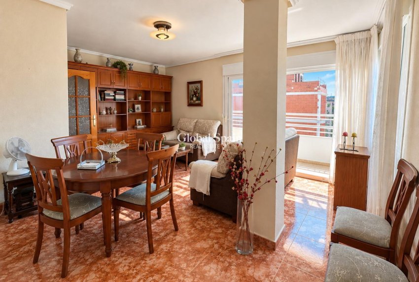 Revente - APPARTEMENT -
TORREVIEJA - Playa del cura