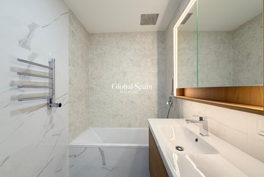 Revente - APPARTEMENT -
TORREVIEJA - Playa del Cura