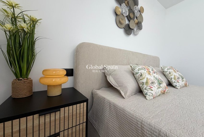 Revente - APPARTEMENT -
TORREVIEJA - Playa del Cura