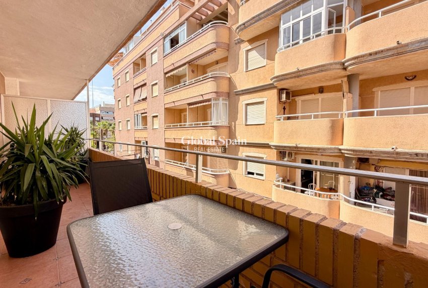 Revente - APPARTEMENT -
TORREVIEJA - Playa del Cura