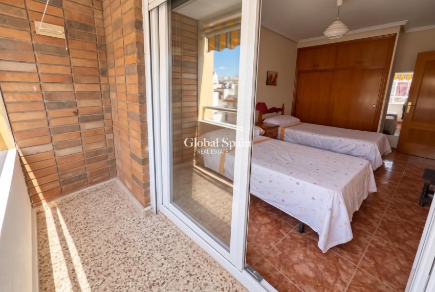 Revente - APPARTEMENT -
TORREVIEJA - Playa del cura