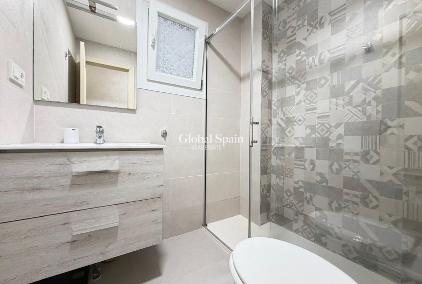 Revente - APPARTEMENT -
TORREVIEJA - Playa del Cura