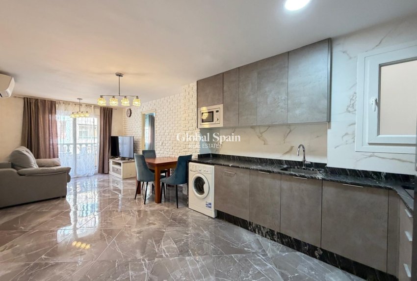 Revente - APPARTEMENT -
TORREVIEJA - Playa del Cura
