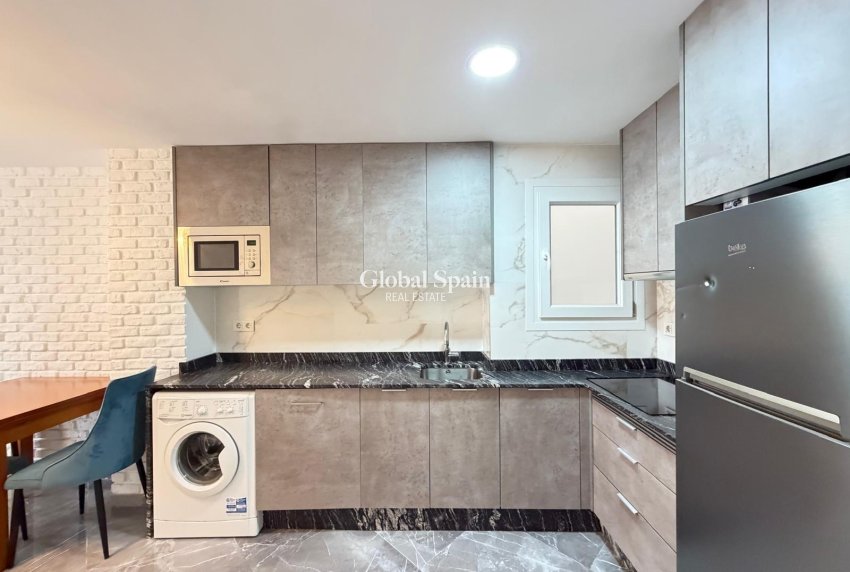 Revente - APPARTEMENT -
TORREVIEJA - Playa del Cura