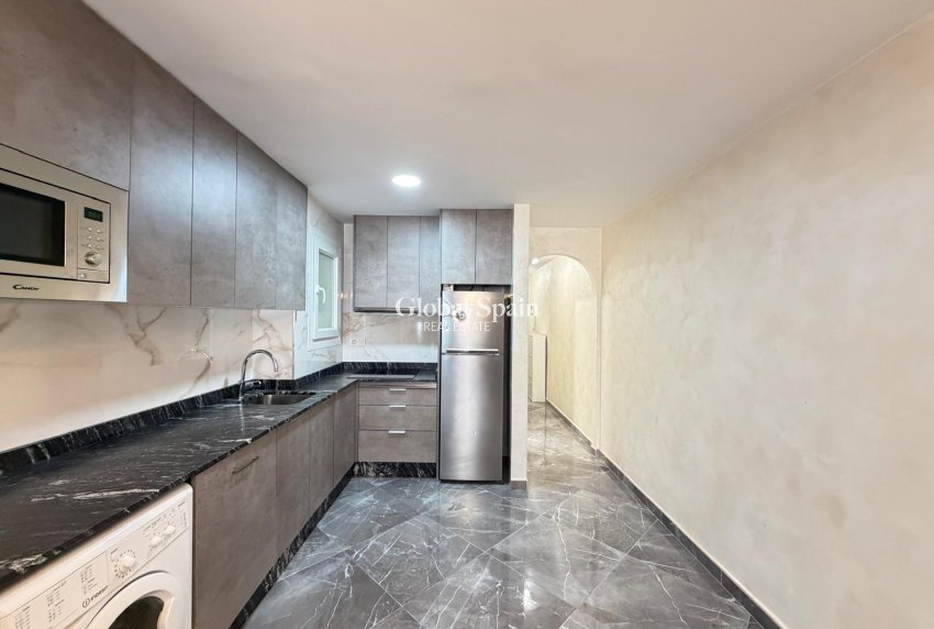 Revente - APPARTEMENT -
TORREVIEJA - Playa del Cura