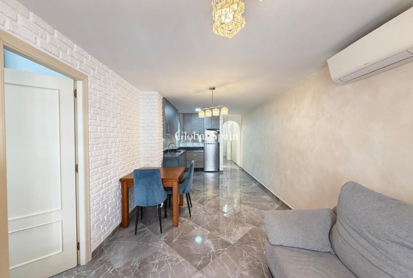 Revente - APPARTEMENT -
TORREVIEJA - Playa del Cura