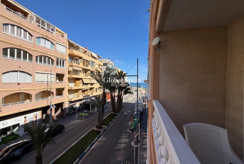 Revente - APPARTEMENT -
TORREVIEJA - Playa del Cura
