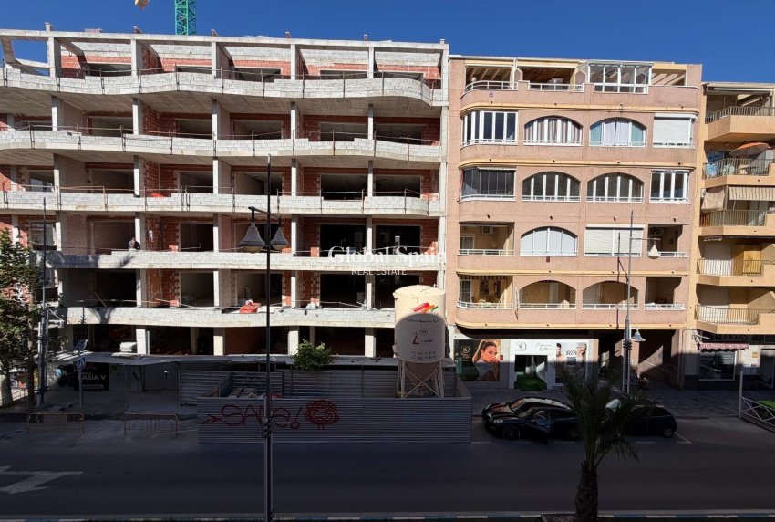 Revente - APPARTEMENT -
TORREVIEJA - Playa del Cura