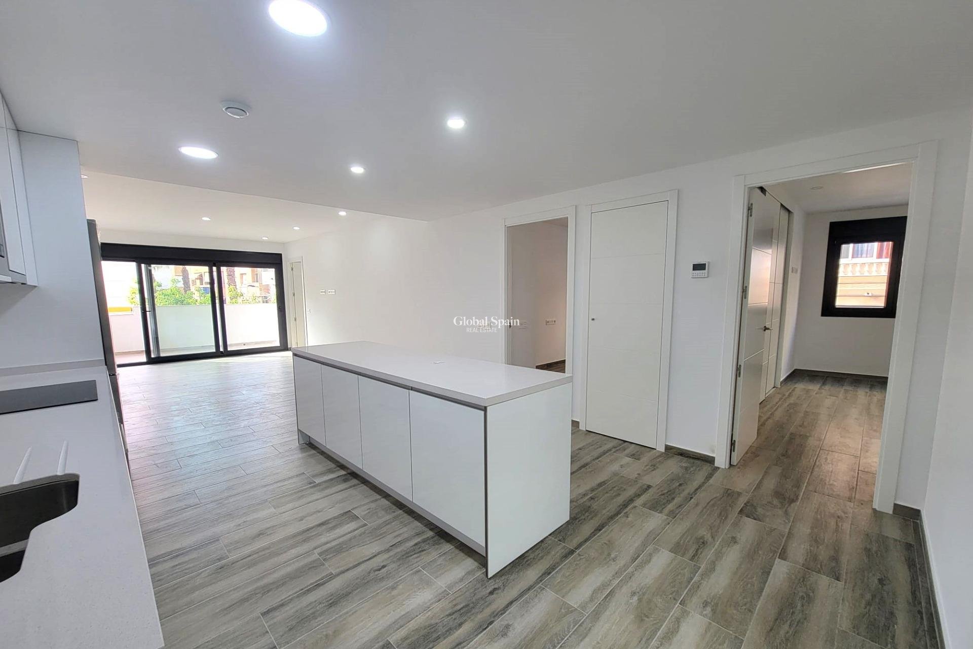 Revente - APPARTEMENT -
TORREVIEJA - Playa del Cura