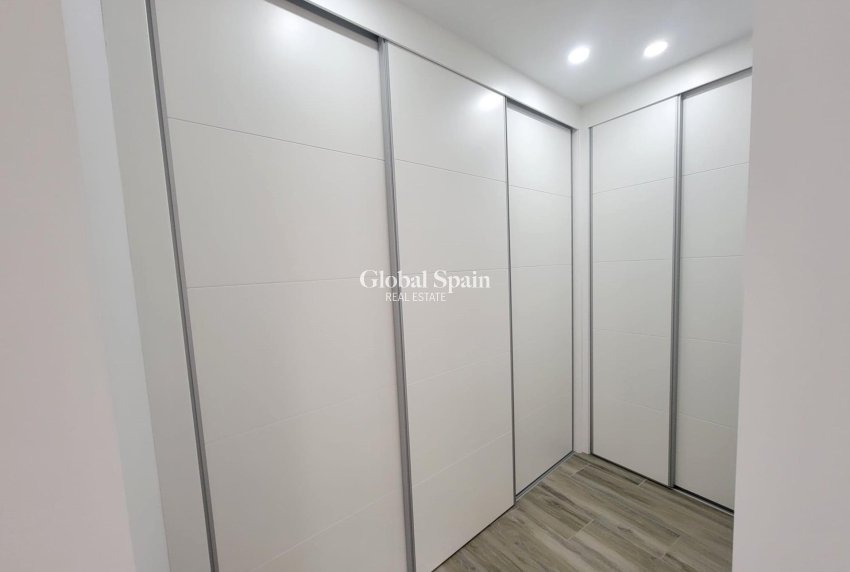 Revente - APPARTEMENT -
TORREVIEJA - Playa del Cura