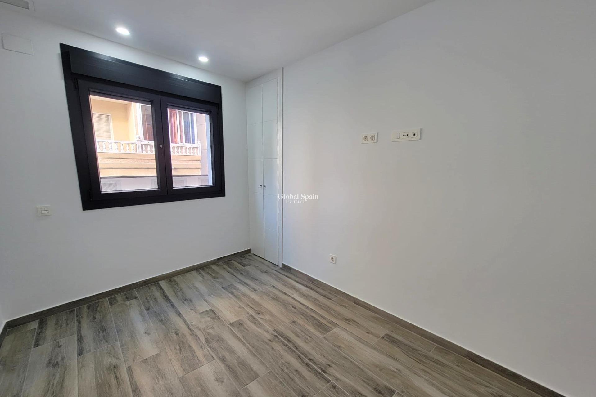 Revente - APPARTEMENT -
TORREVIEJA - Playa del Cura