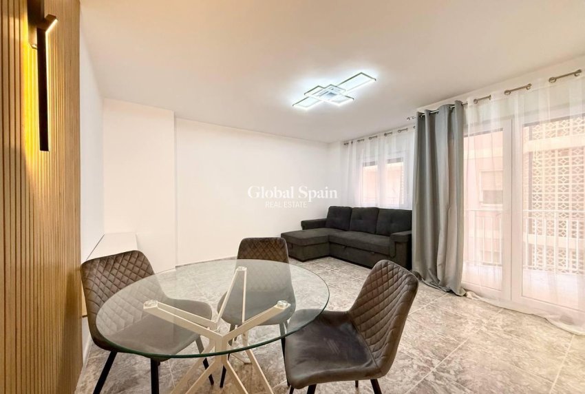 Revente - APPARTEMENT -
TORREVIEJA - Playa del Cura