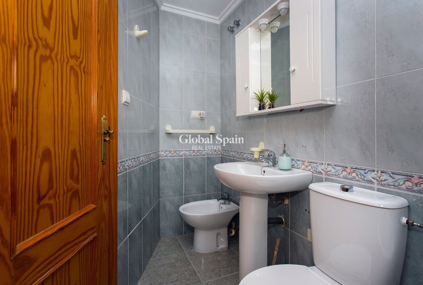 Revente - APPARTEMENT -
TORREVIEJA - Playa Los Locos