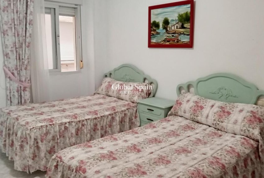 Revente - APPARTEMENT -
TORREVIEJA - PLAYA LOS LOCOS