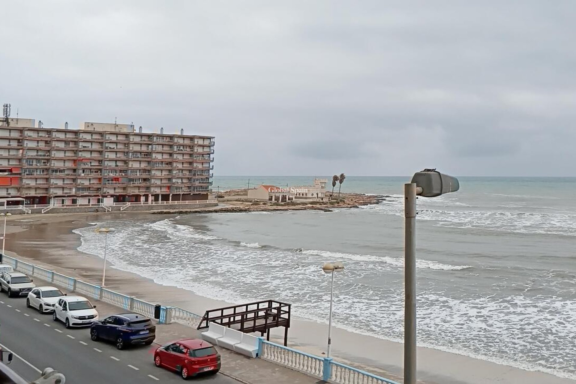 Revente - APPARTEMENT -
TORREVIEJA - PLAYA LOS LOCOS