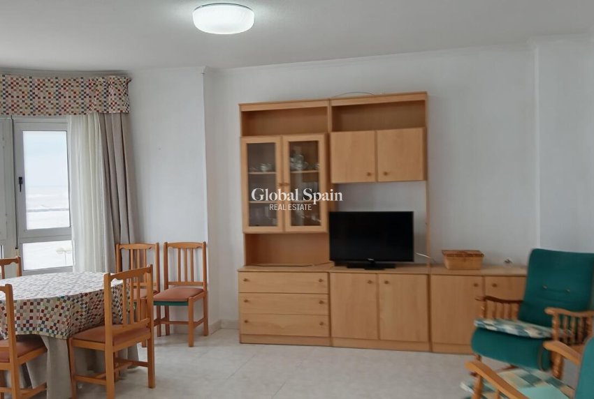 Revente - APPARTEMENT -
TORREVIEJA - PLAYA LOS LOCOS