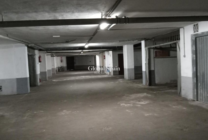 Revente - APPARTEMENT -
TORREVIEJA - PLAYA LOS LOCOS