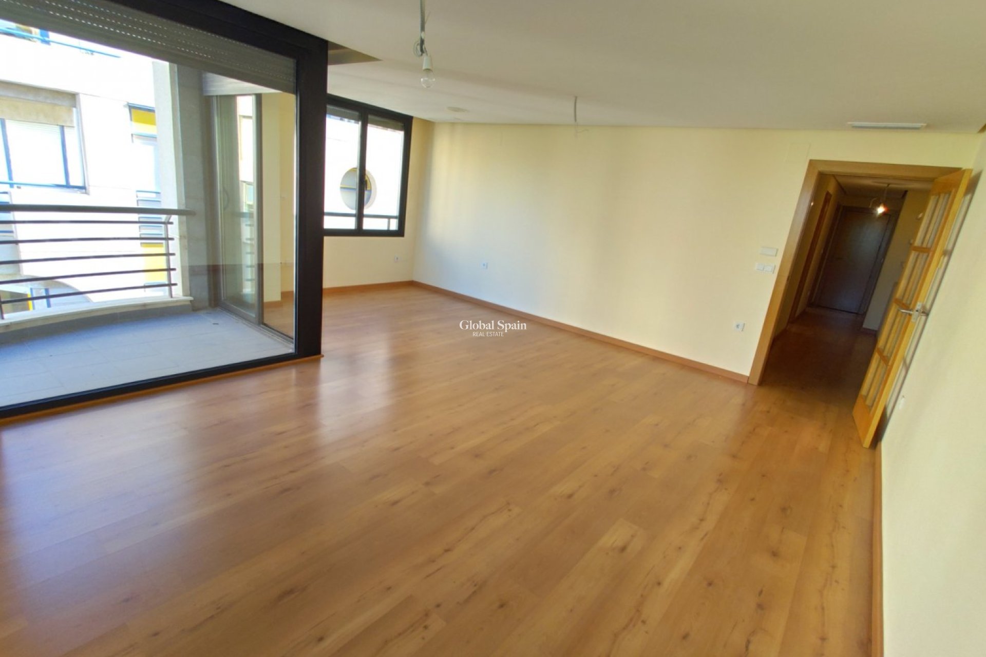 Revente - APPARTEMENT -
TORREVIEJA - Puerto