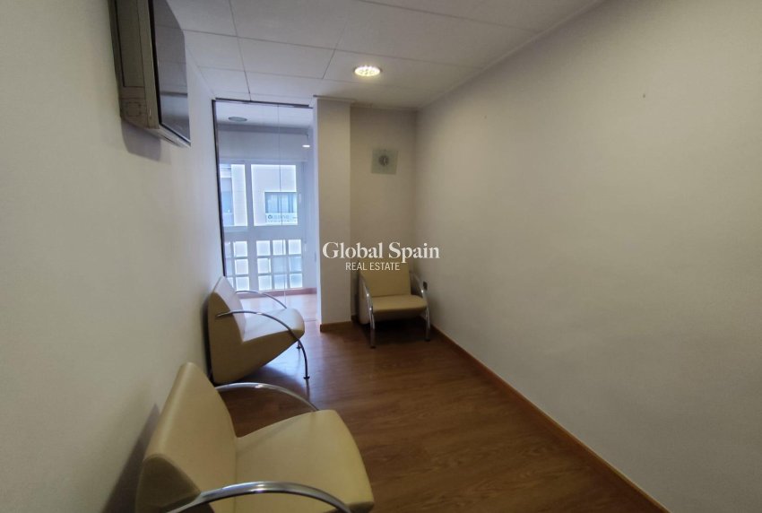 Revente - APPARTEMENT -
TORREVIEJA - Puerto