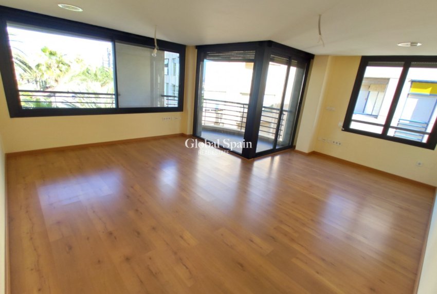 Revente - APPARTEMENT -
TORREVIEJA - Puerto
