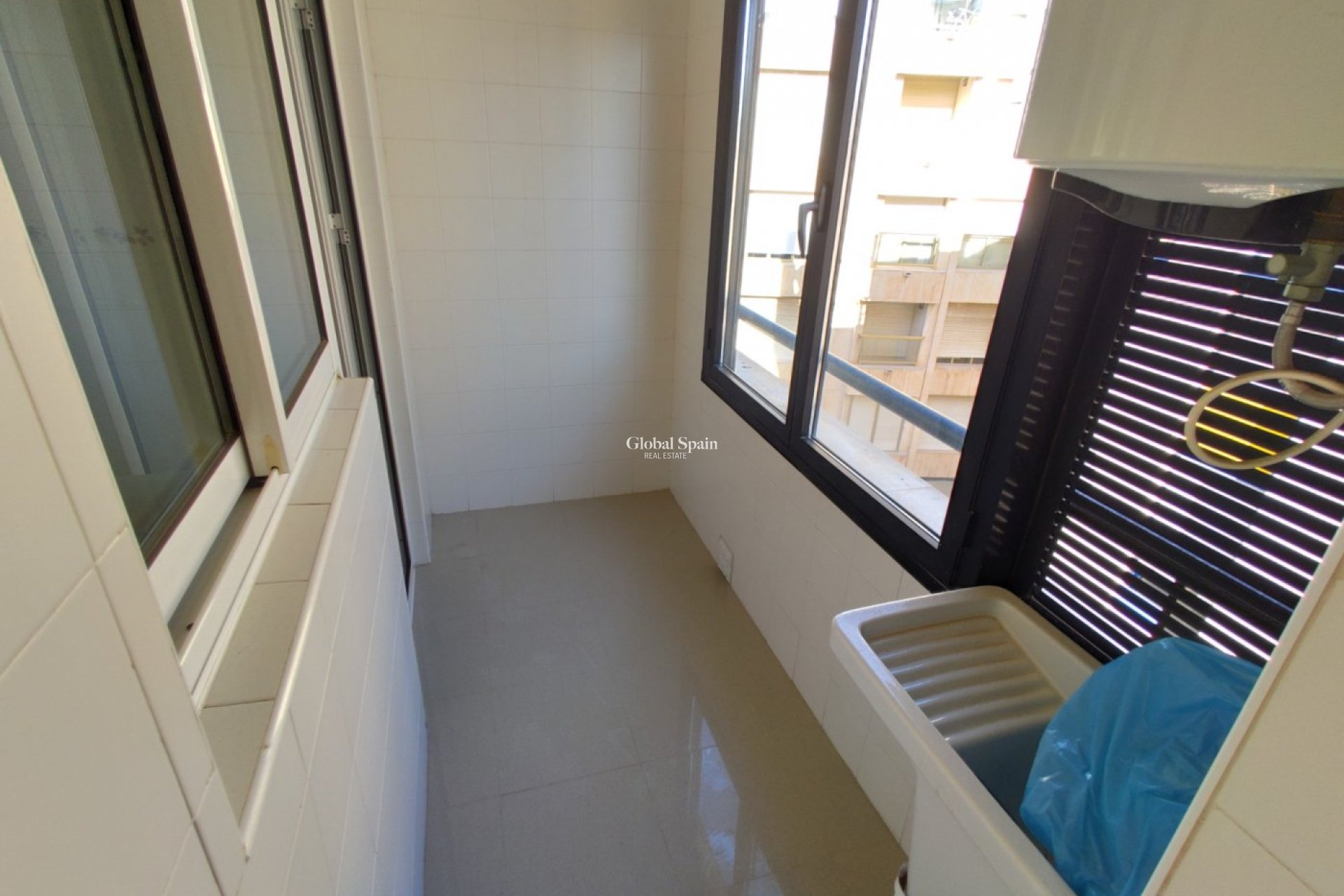 Revente - APPARTEMENT -
TORREVIEJA - Puerto