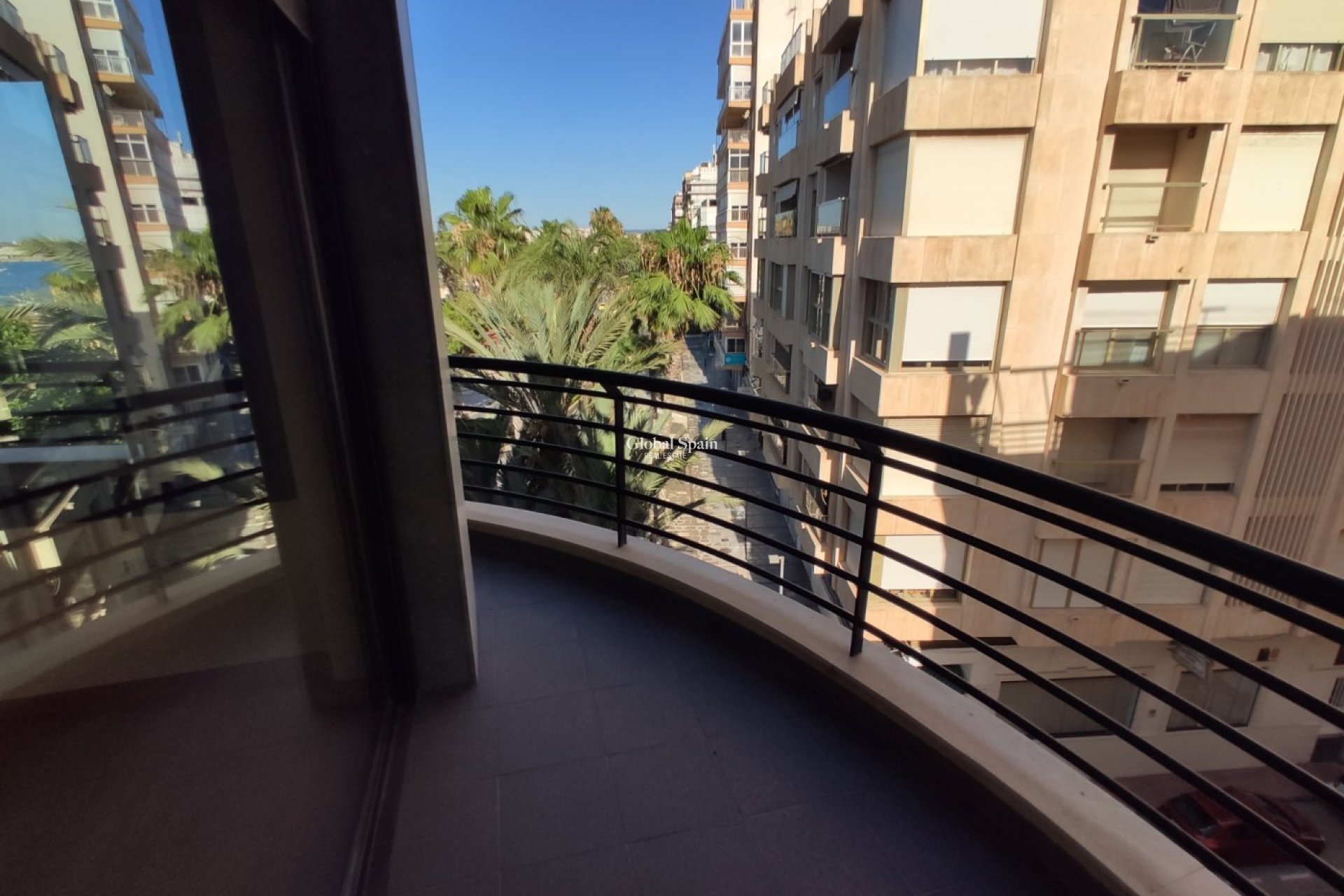 Revente - APPARTEMENT -
TORREVIEJA - Puerto