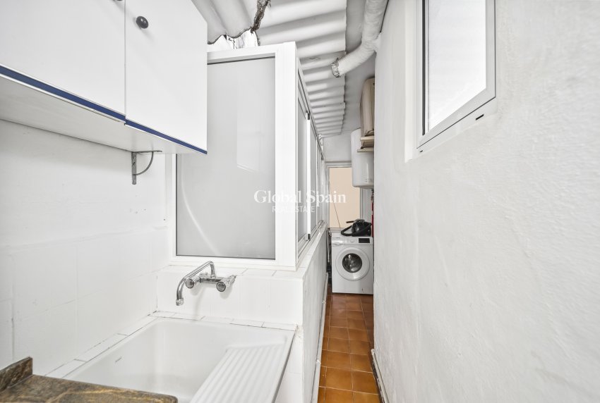 Revente - APPARTEMENT -
TORREVIEJA - Puerto