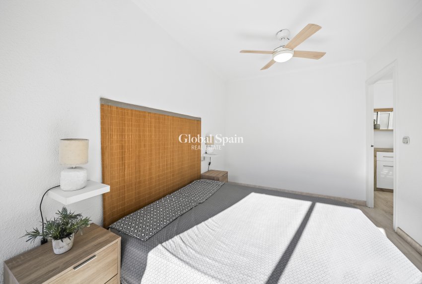 Revente - APPARTEMENT -
TORREVIEJA - Puerto