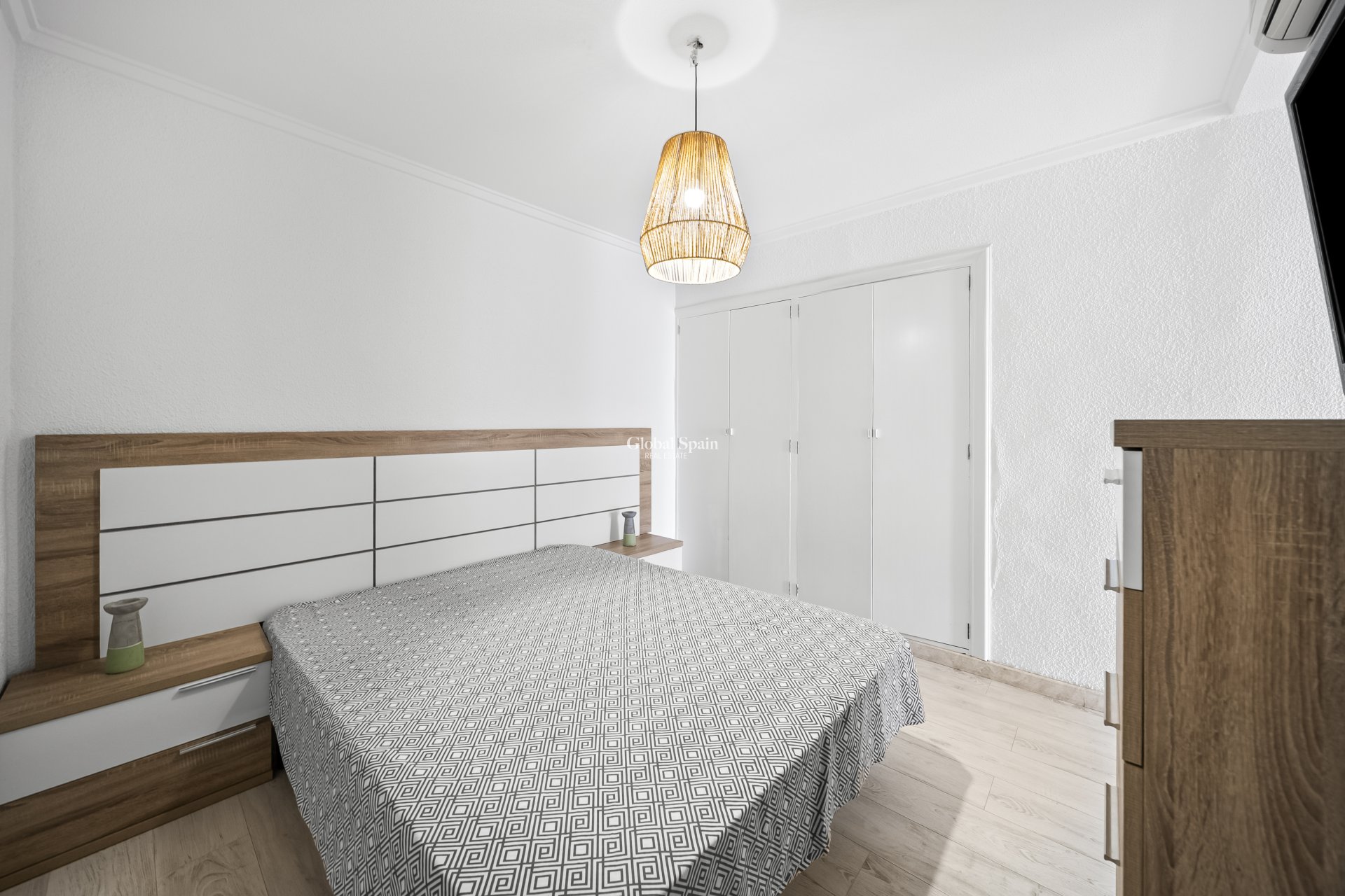 Revente - APPARTEMENT -
TORREVIEJA - Puerto