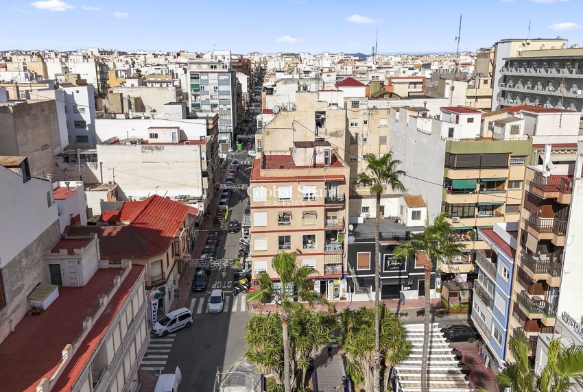Revente - APPARTEMENT -
TORREVIEJA - Puerto