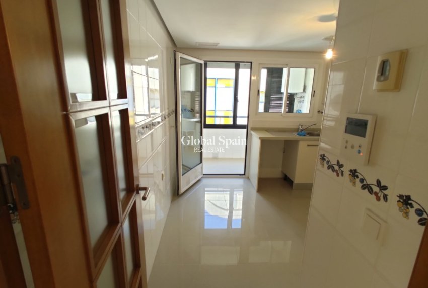 Revente - APPARTEMENT -
TORREVIEJA - Puerto