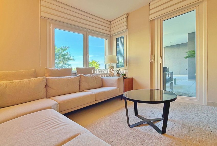 Revente - Appartement -
TORREVIEJA - Punta Prima