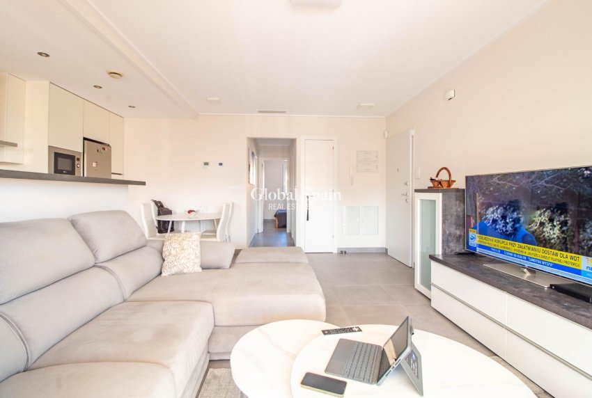 Revente - APPARTEMENT -
TORREVIEJA - Punta prima