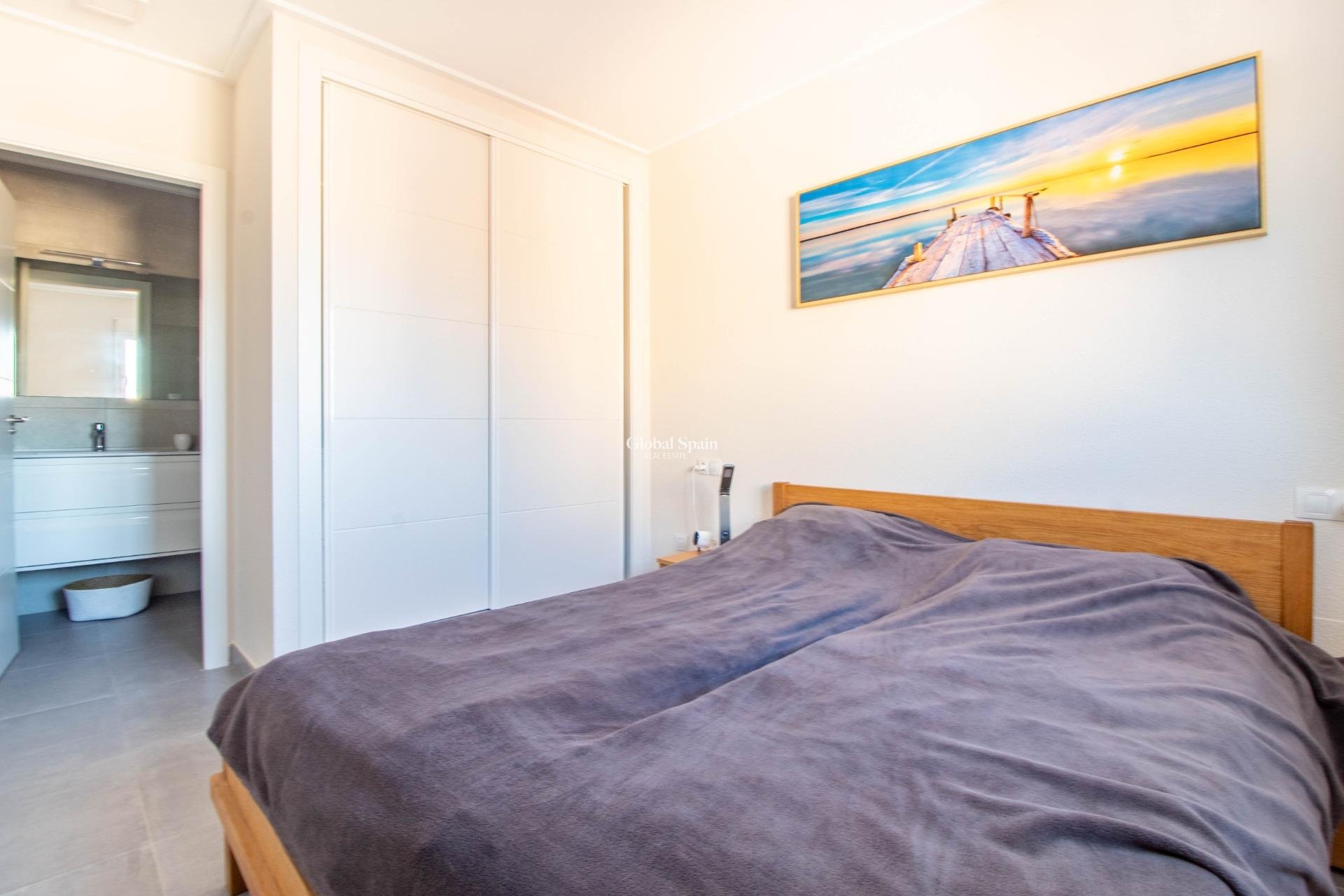 Revente - APPARTEMENT -
TORREVIEJA - Punta prima