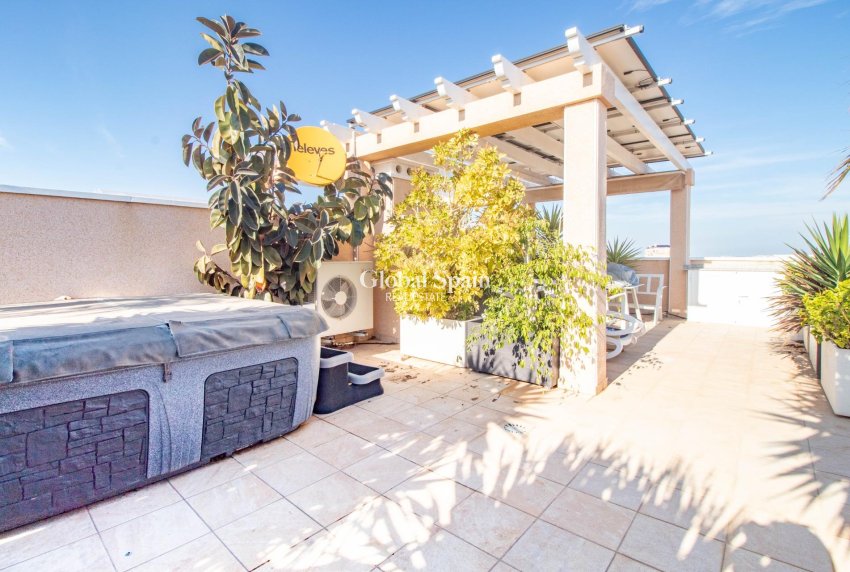 Revente - APPARTEMENT -
TORREVIEJA - Punta prima