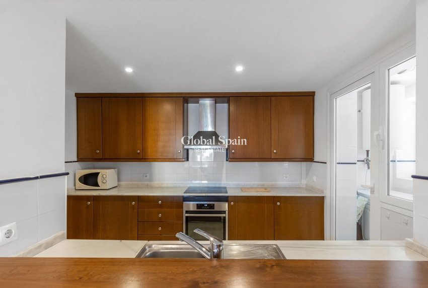 Revente - APPARTEMENT -
TORREVIEJA - Punta Prima