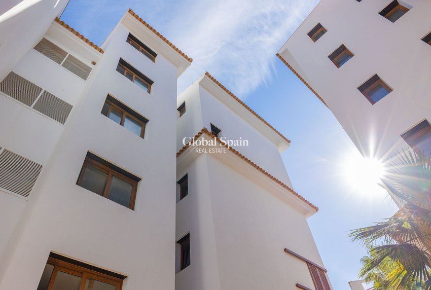 Revente - APPARTEMENT -
TORREVIEJA - Punta Prima
