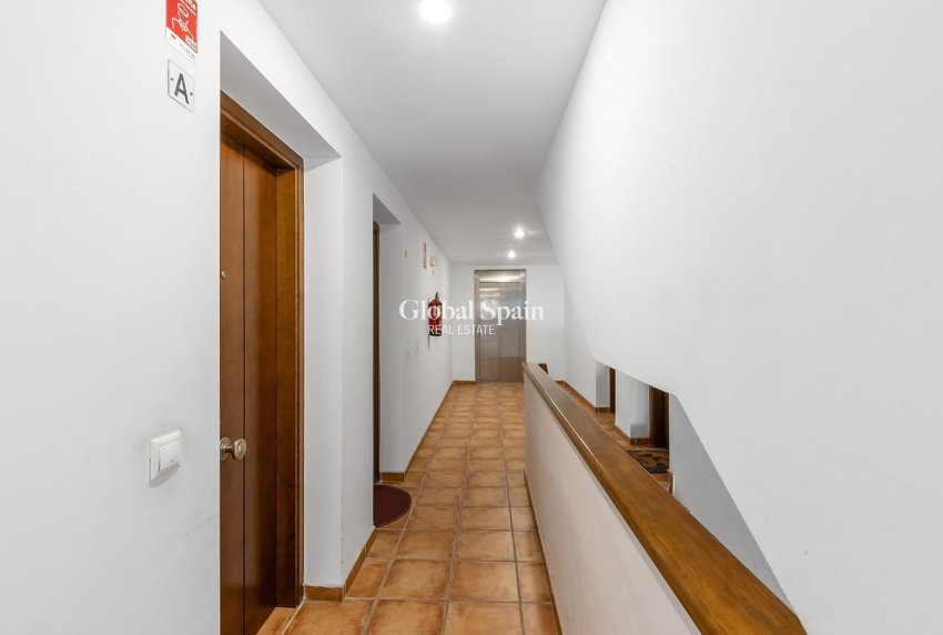 Revente - APPARTEMENT -
TORREVIEJA - Punta Prima