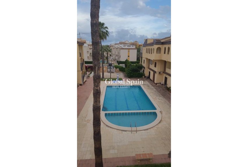 Revente - APPARTEMENT -
TORREVIEJA - Punta Prima