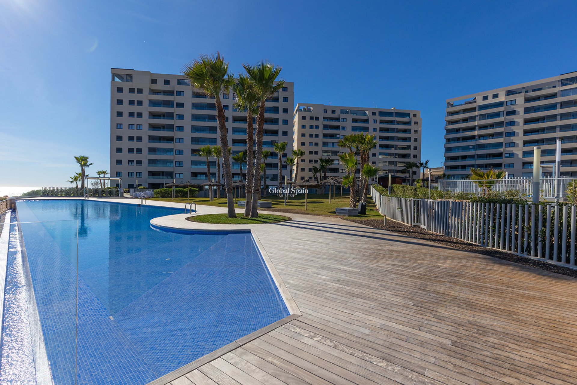 Revente - APPARTEMENT -
TORREVIEJA - Punta Prima