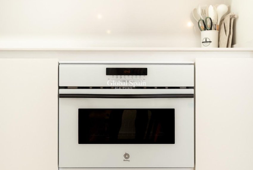 Revente - APPARTEMENT -
TORREVIEJA - Punta Prima