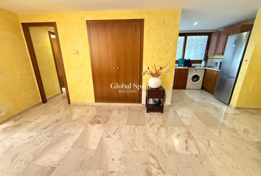 Revente - APPARTEMENT -
TORREVIEJA - Punta Prima