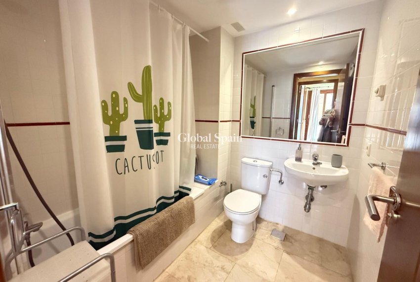 Revente - APPARTEMENT -
TORREVIEJA - Punta Prima