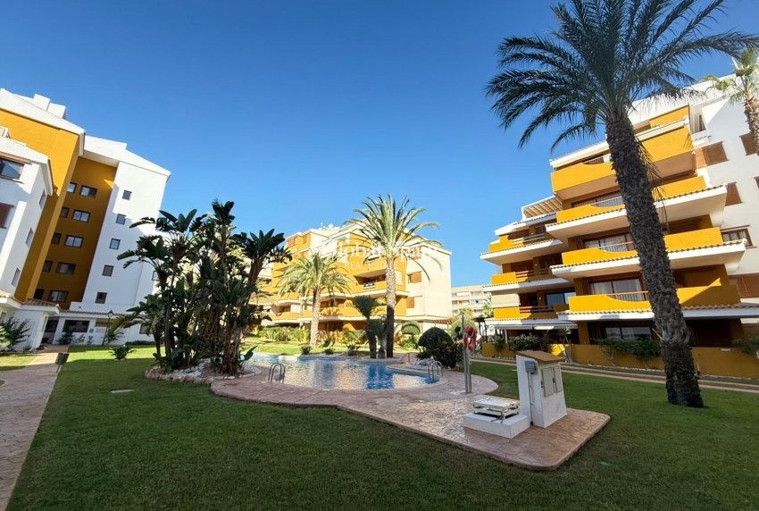 Revente - APPARTEMENT -
TORREVIEJA - Punta Prima