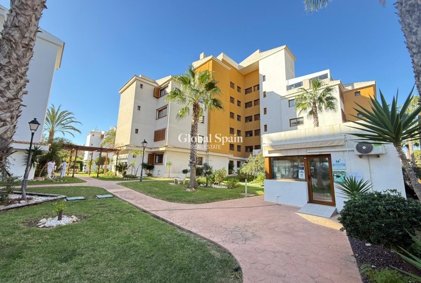 Revente - APPARTEMENT -
TORREVIEJA - Punta Prima