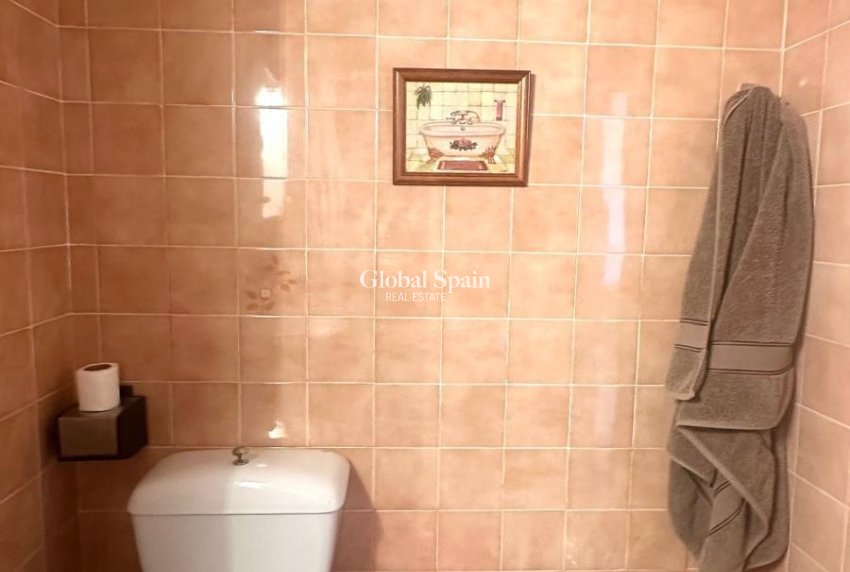 Revente - APPARTEMENT -
TORREVIEJA - Punta Prima