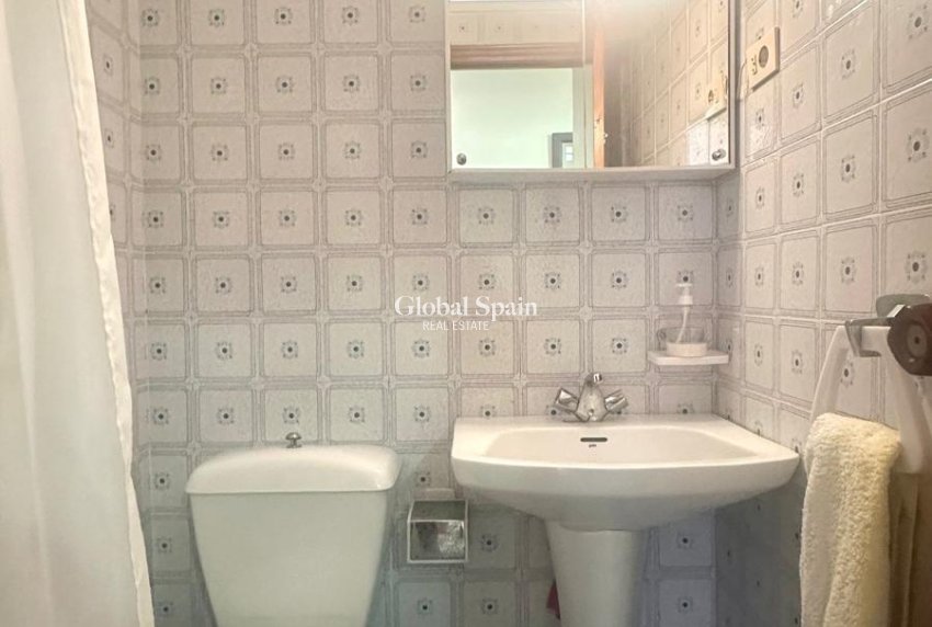 Revente - APPARTEMENT -
TORREVIEJA - Punta Prima